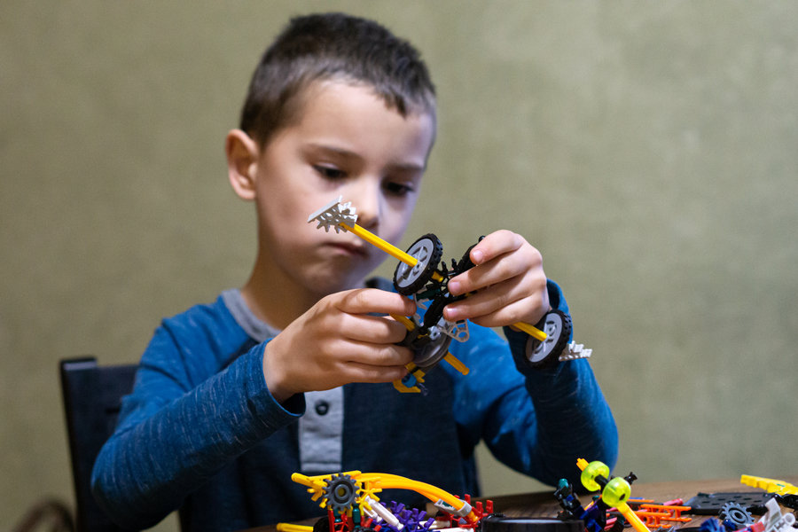 K'Nex 检查装置气密性的视频 Toy