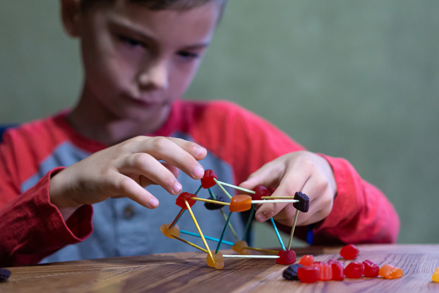 Candy chemistry atom construction